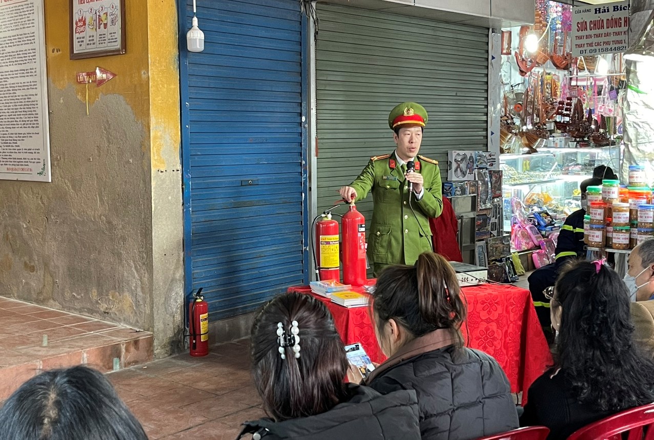 Phải đảm bảo ít nhất mỗi hộ gia đình có 01 người được học tập nghiệp vụ phòng cháy chữa cháy